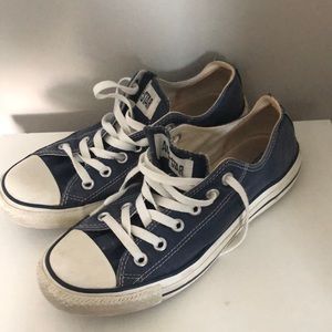 Navy blue converse